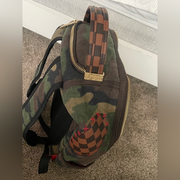 LIMITED EDITION BAPE x SPRAYGROUND backpack - Picture 3 of 5